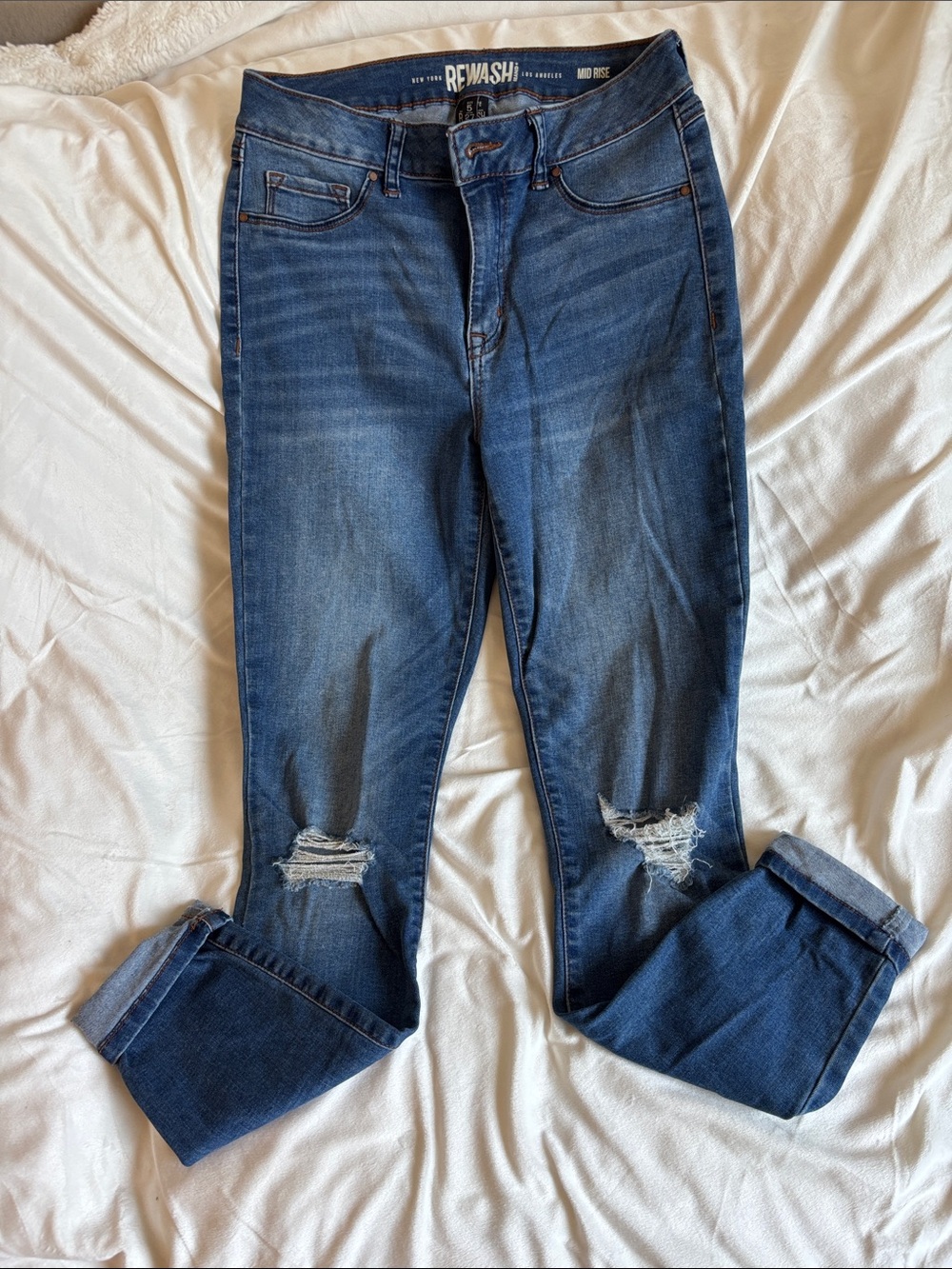 Rewash Boyfriend Jeans in Medium Blue with Knee Distress